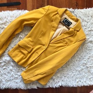 AMBIANCE: Mustard blazer